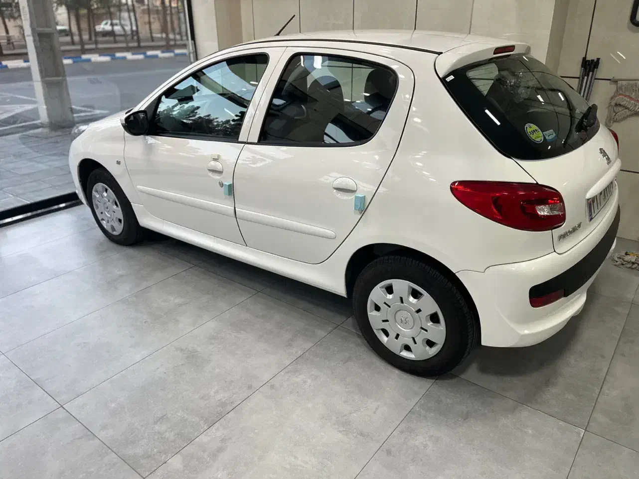 ۲۰۷ مدل ۴۰۲ به رویت|خودرو سواری و وانت|قزوین, |دیوار