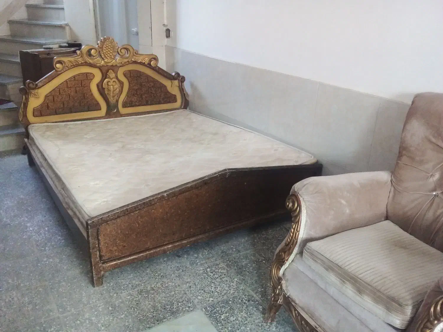 تخت ۲ نفره چوبی بهمراه ۲ عدد مبل|تخت و سرویس خواب|دابودشت, |دیوار