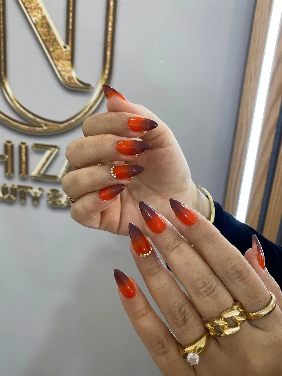 اجاره لاین ناخن و دستیار ناخن و پدیکوریست|استخدام درمانی، زیبایی، بهداشتی|سنندج, |دیوار