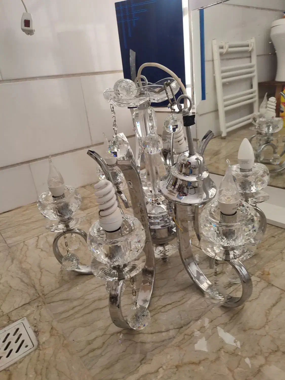 لوستر تمام کریستال|لوستر و چراغ آویز|کرج, کوی کارمندان شمالی|دیوار