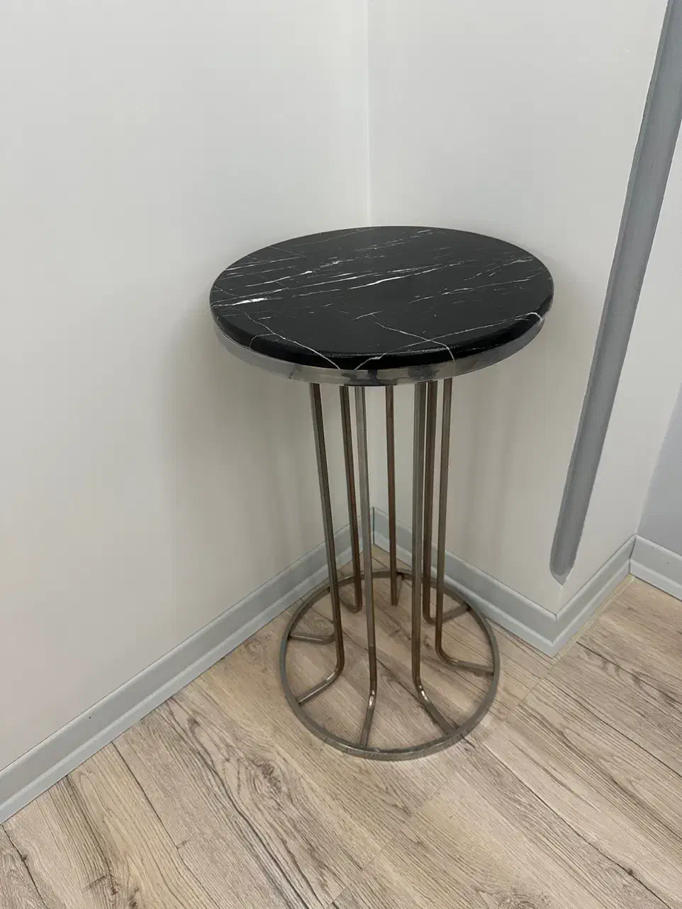 میزتلفن|میز تلفن|قم, بنیاد|دیوار