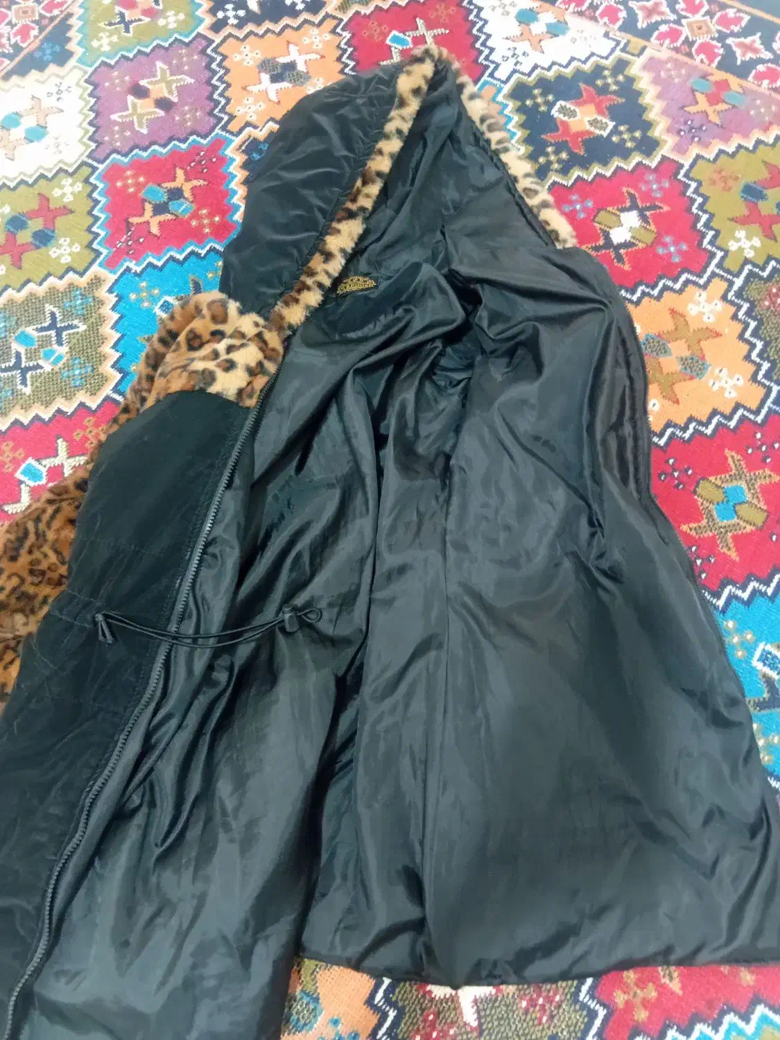 پالتو پلنگی|لباس|قم, ولیعصر|دیوار