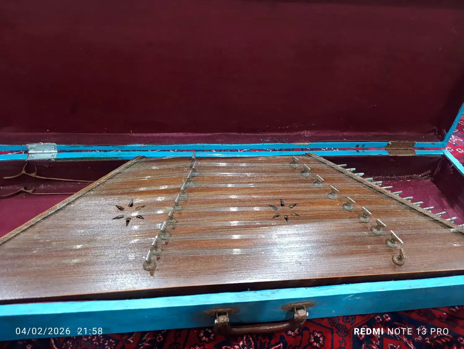 سنتور|سازهای سنتی|رشت, پیرکلاچای|دیوار