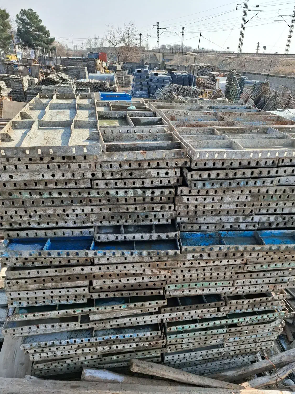 ابزار ساختمانی جک قالب لوله قوطی ۴۰در۸۰ قالب|مصالح و تجهیزات ساختمان|کرج, اتمسفر|دیوار