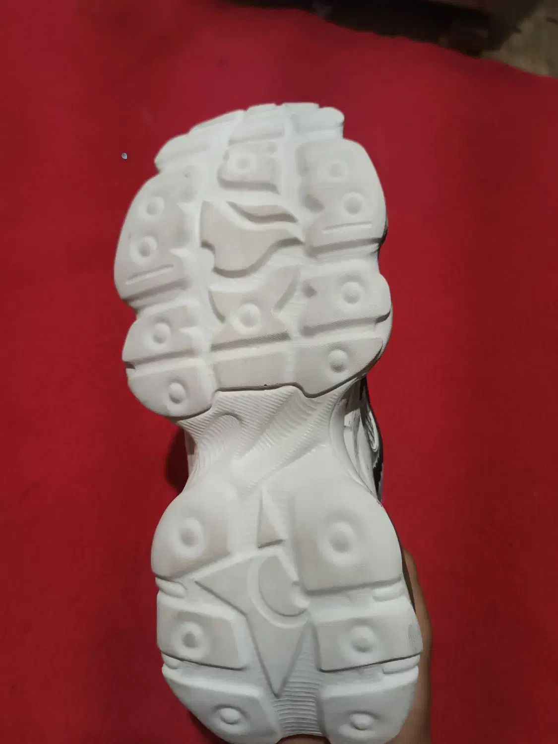 کتانی بالانسیاگا|کیف، کفش، کمربند|کارون, |دیوار