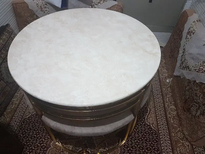 نوع|میز و صندلی غذاخوری|شبستر, |دیوار