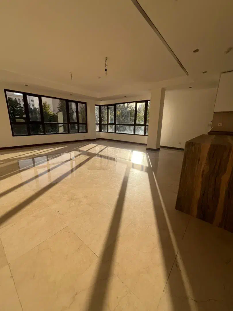 الهیه ۱۵۵ متری مشرف به باغ