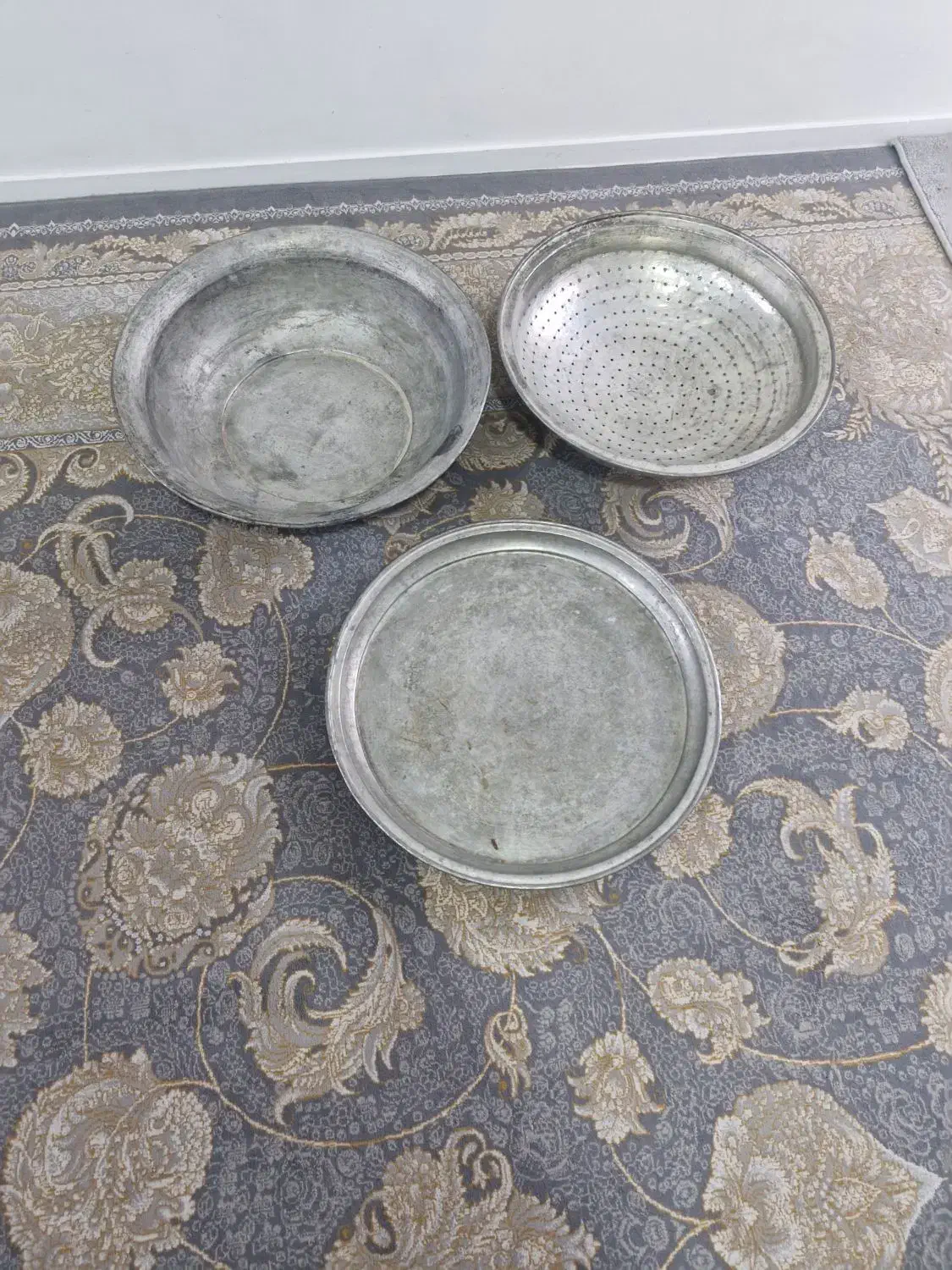 ظروف مسی عتیقه|کلکسیون اشیاء عتیقه|شیراز, کوشک میدان|دیوار