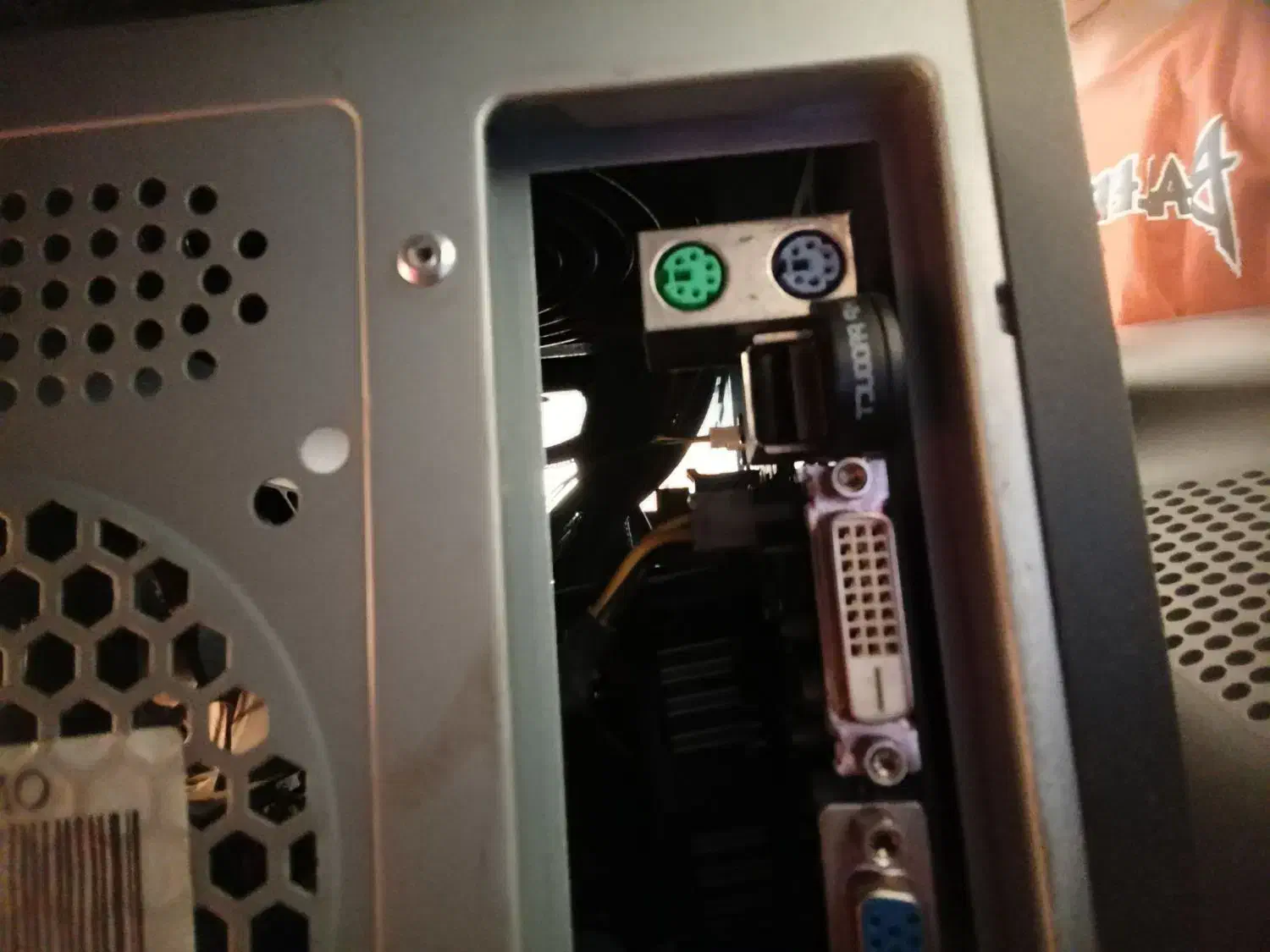 یک عدد کامپیوتر|رایانه رومیزی|شیراز, سعدیه جنوبی|دیوار