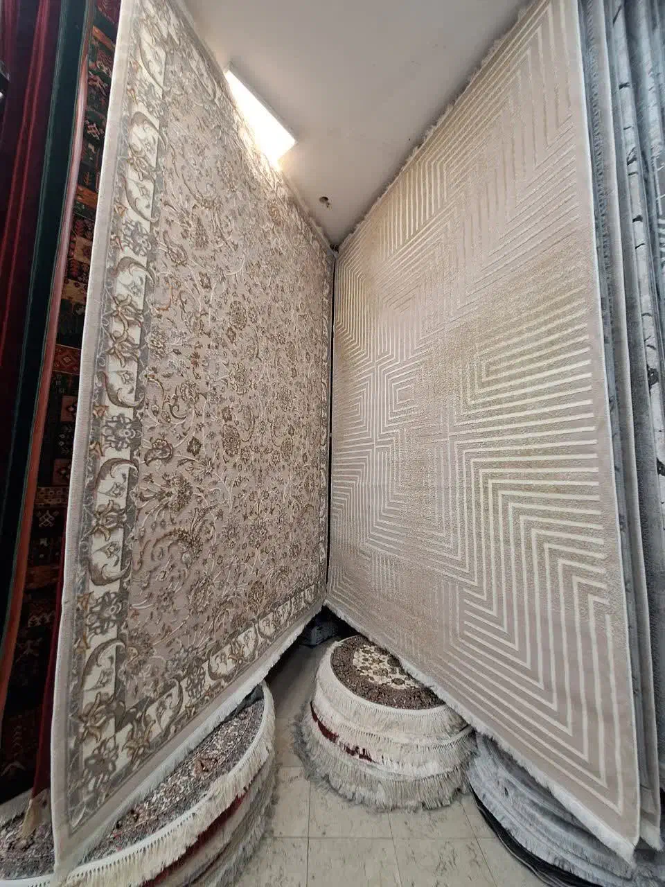 فرش ۹ متری اسپرت برجسته مینی مال نگارین اهورا|فرش|مشهد, امیر المومنین|دیوار