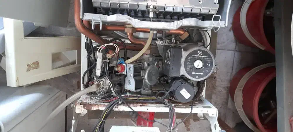 خدمات سرویس و تعمیر انواع پکیج و آبگرمکن|خدمات پیشه و مهارت|پرند, فاز ۳|دیوار