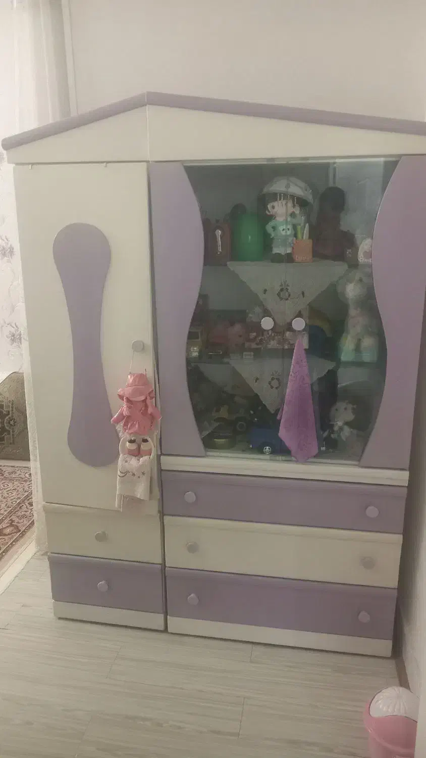 کمد کودک سالم وتمیز به اضافه میزتحریر|اسباب و اثاث بچه|نیشابور, شهرک جانبازان|دیوار