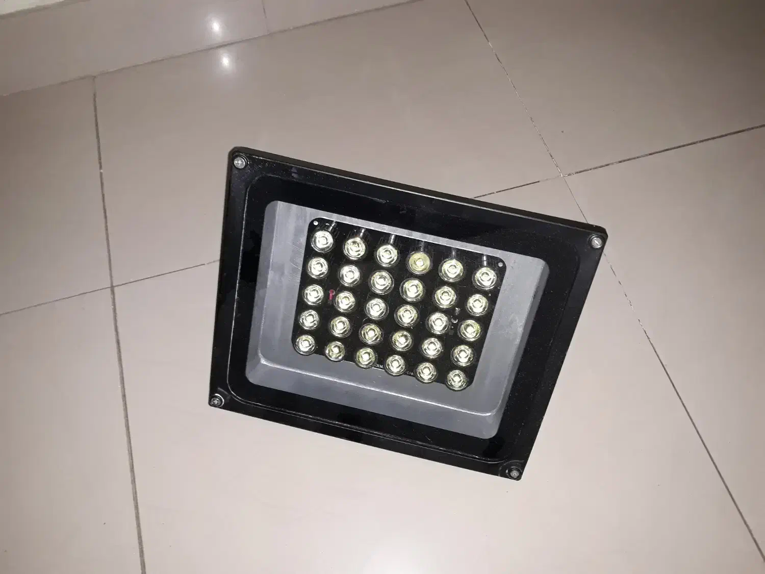 پرژکتور بلک لایت|ریسه و چراغ تزئینی|تهران, آجودانیه|دیوار