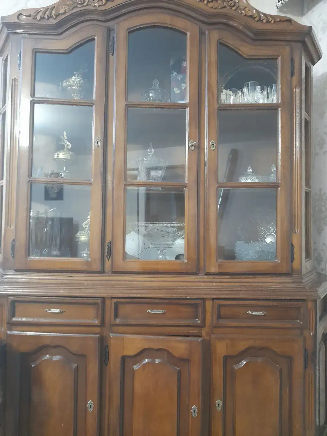 ویترین چوب گردو|بوفه، ویترین، کنسول|محمدشهر, سیدآباد|دیوار