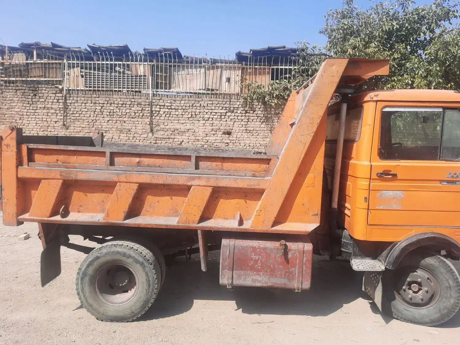 بنز تک کشنده در حد خشک وخاورکمپرسی.۶۰۸مدل۸۱|خودرو سنگین|فشم, |دیوار