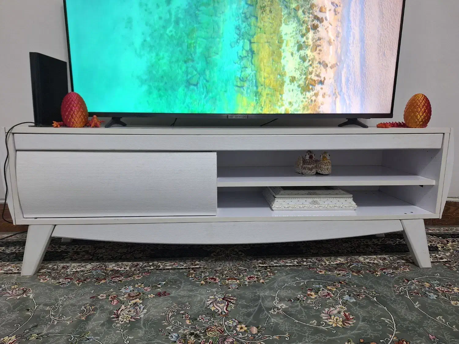 میز تلویزیون سفید در حد نو|میز تلویزیون|تهران, شهید فکوری|دیوار