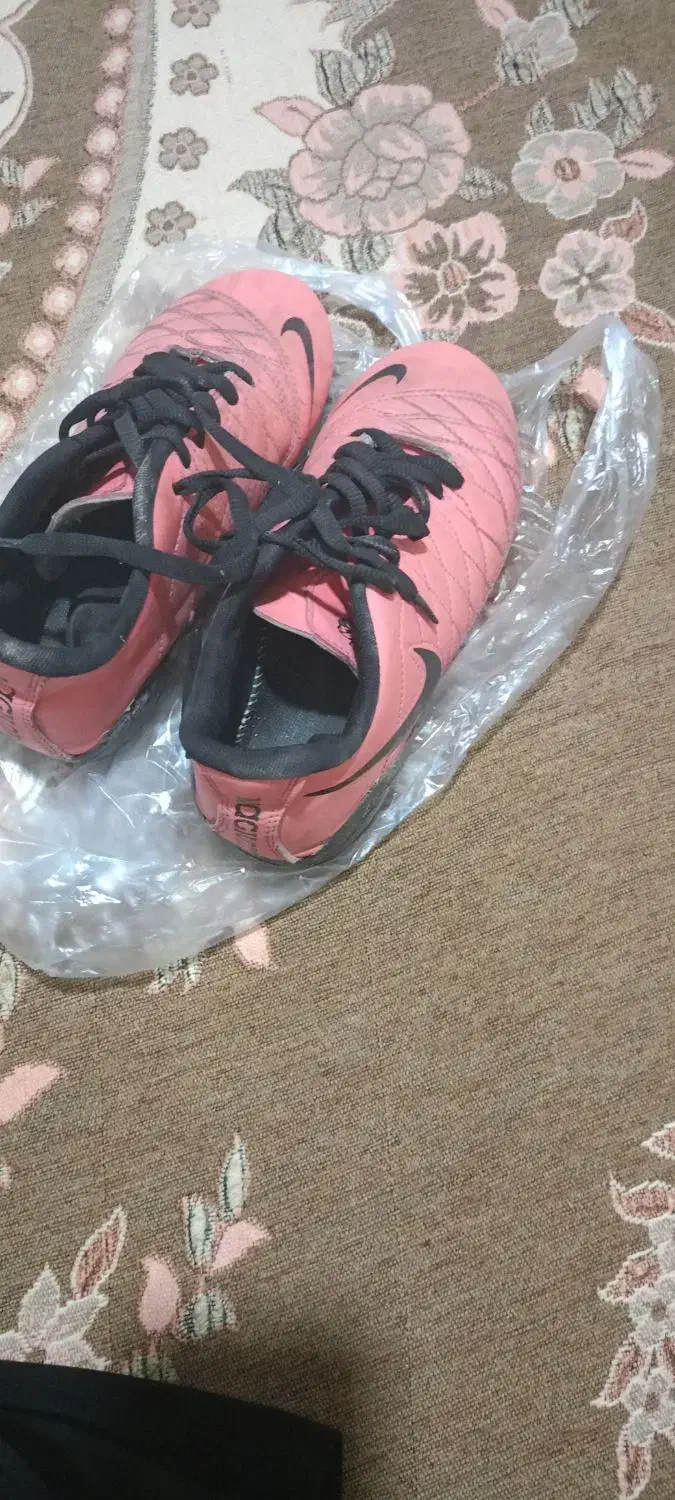 کفش فوتبالی درحد نو|ورزش‌های توپی|الشتر, |دیوار