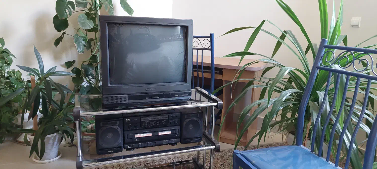 تلویزیون قدیمی کاملا سالم هیتاچی اصل ژاپن|تلویزیون و پروژکتور|اصفهان, سروستان|دیوار