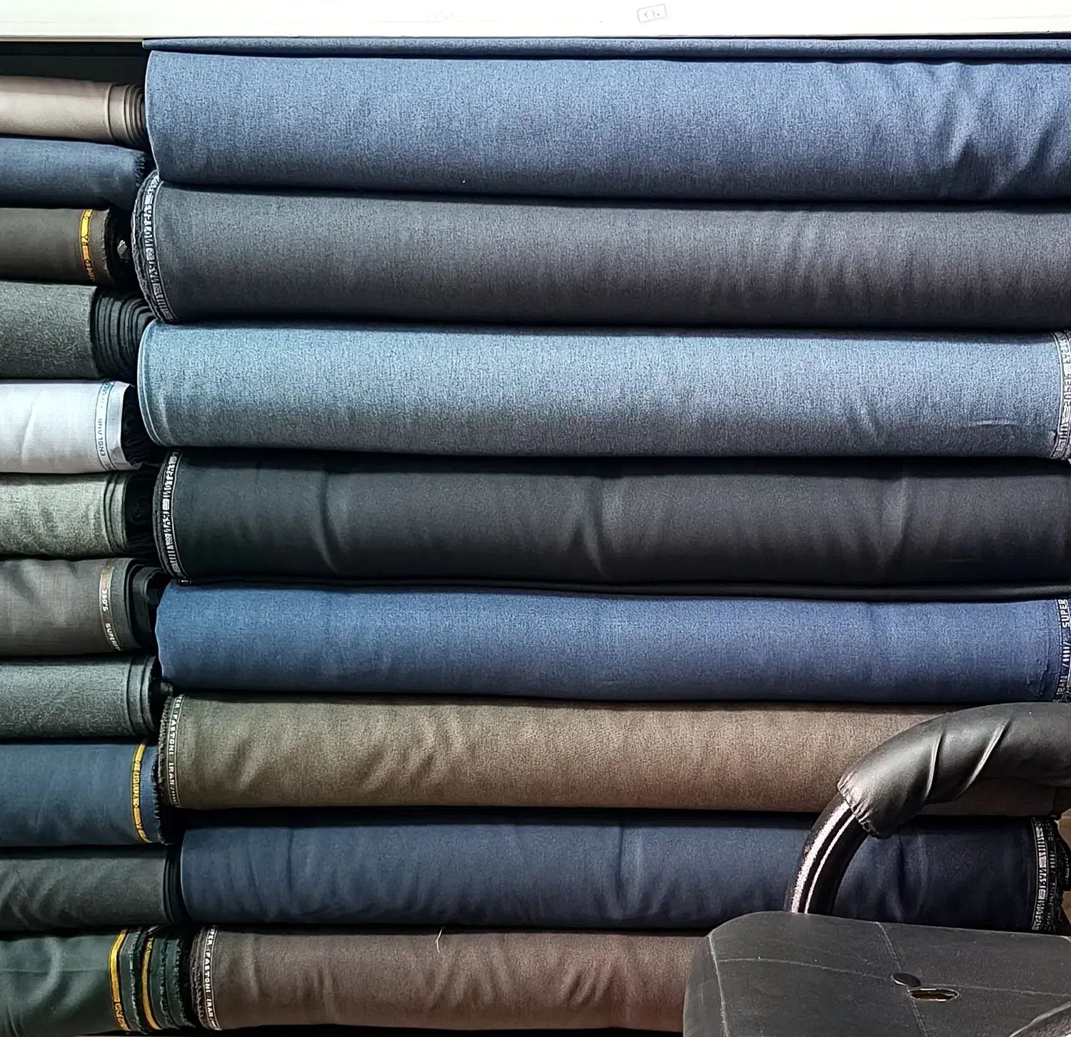 پارچە کەوا و پانتول|لباس|مریوان, |دیوار