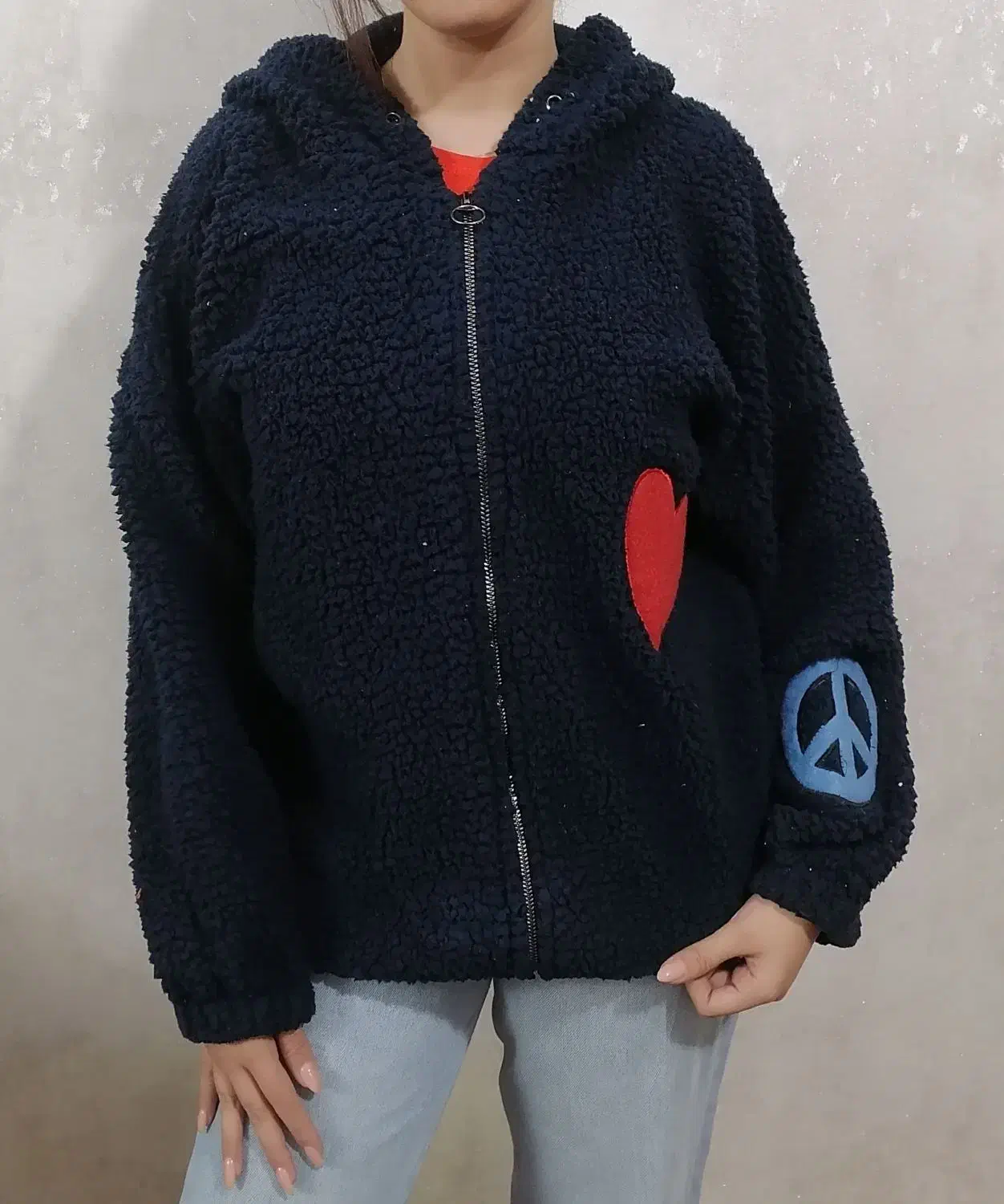 پالتو بارونی  سویشرت|لباس|قدس, شهر‌قدس|دیوار