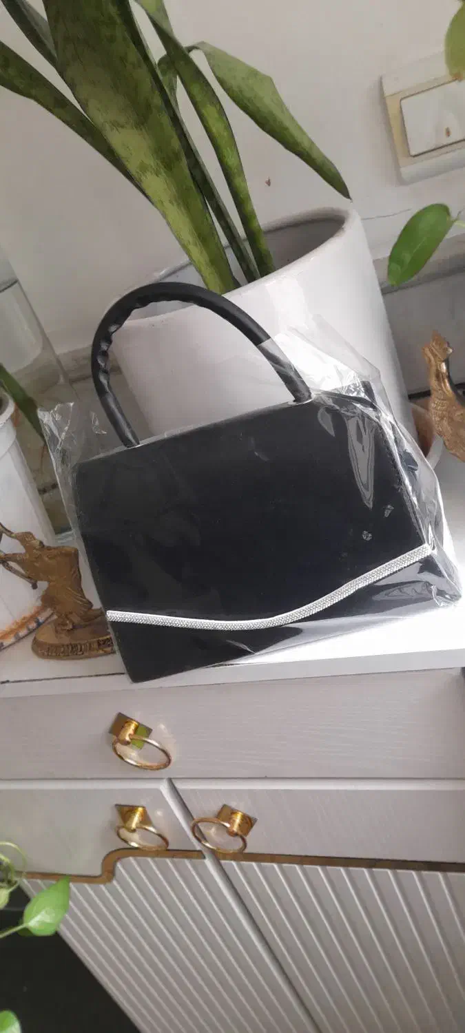 تعدادی کیف|کیف، کفش، کمربند|ساوه, |دیوار