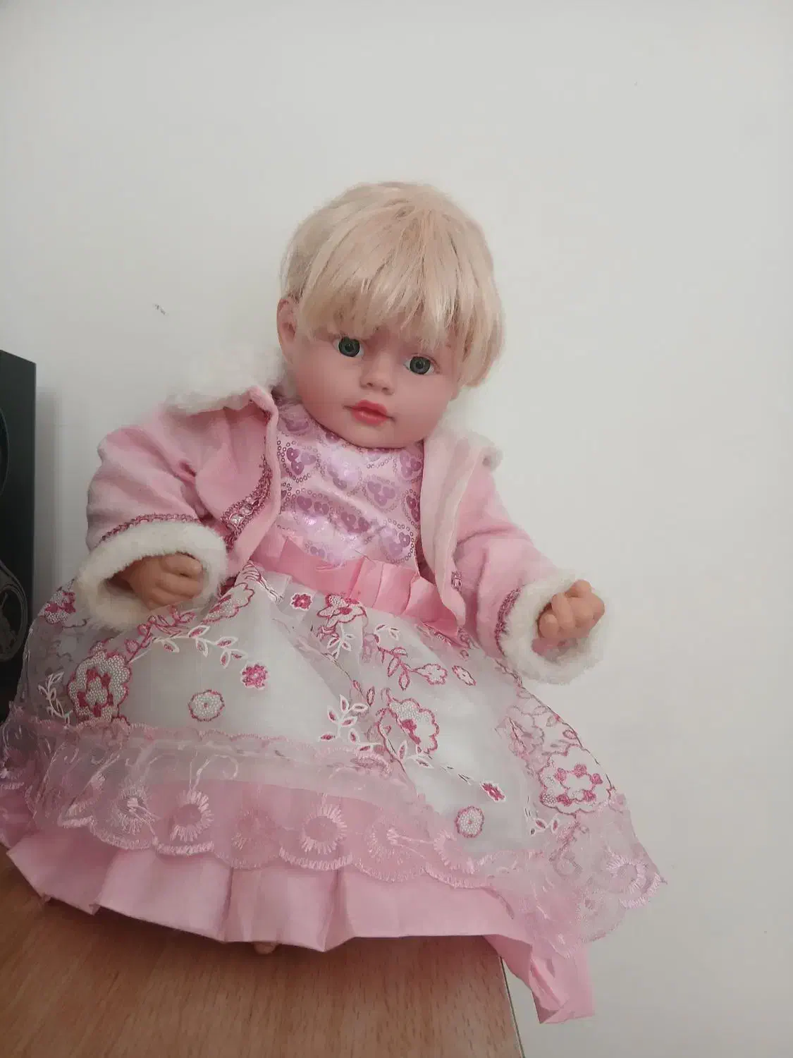 عروسک|اسباببازی بچه|کرج, بنیاد|دیوار