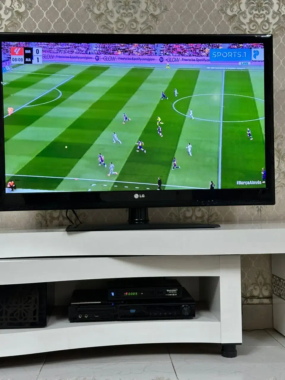 تلویزیون 42 اینچ LG \ سینما خانواده و 2 عدد باند|تلویزیون و پروژکتور|کرج, گلشهر|دیوار