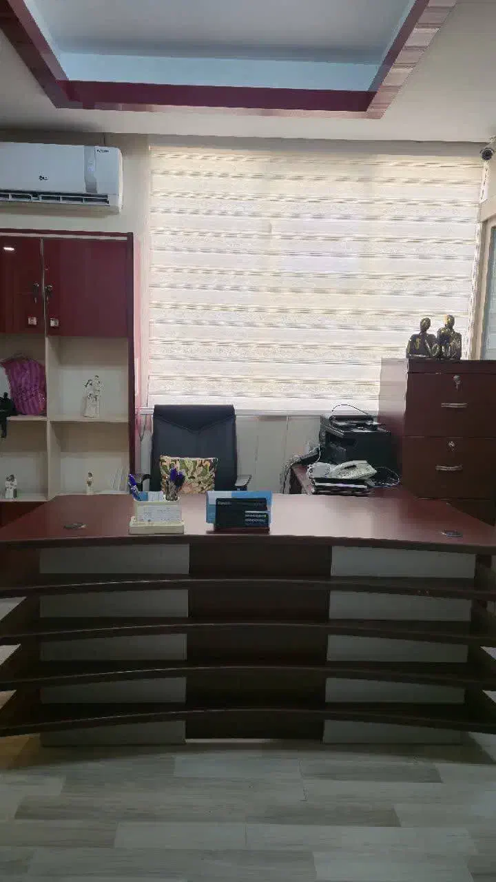 میز منشی و صندلی انتظار چوبی و شیک|مبلمان اداری|تهران, نیروی هوایی (پیروزی)|دیوار