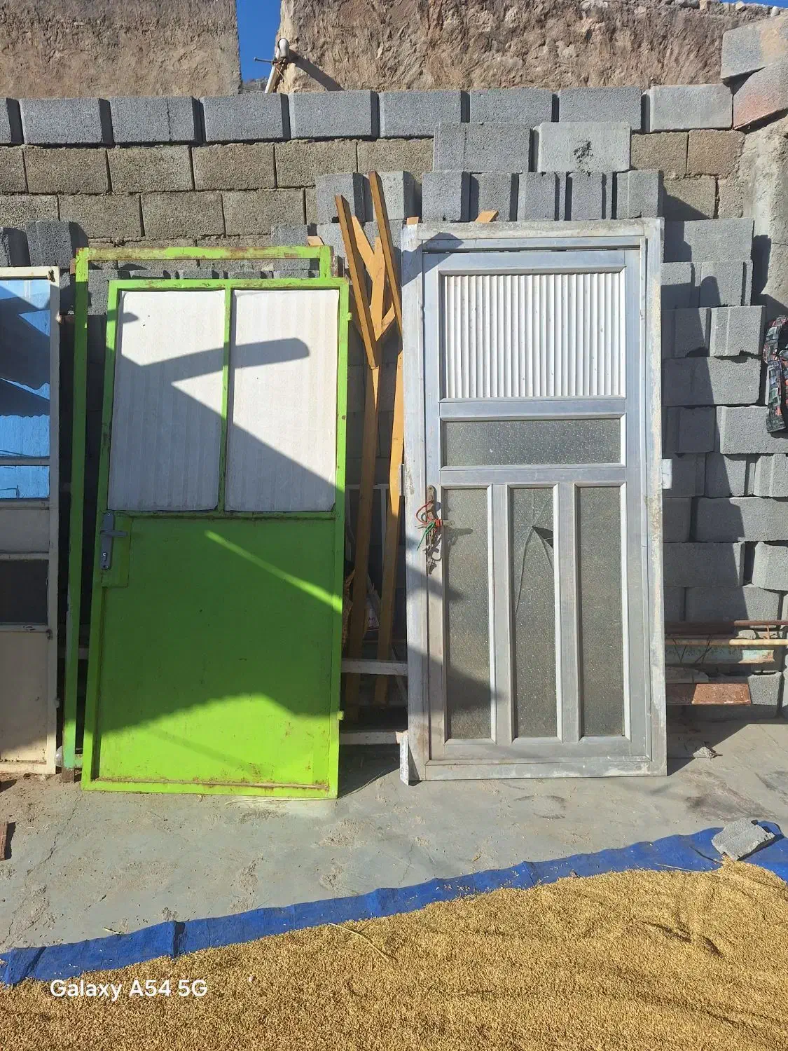 فروش درب آهنی وآلومینیومی تمیزبدون ذره ای پوسیدگی|مصالح و تجهیزات ساختمان|چاروسا, |دیوار