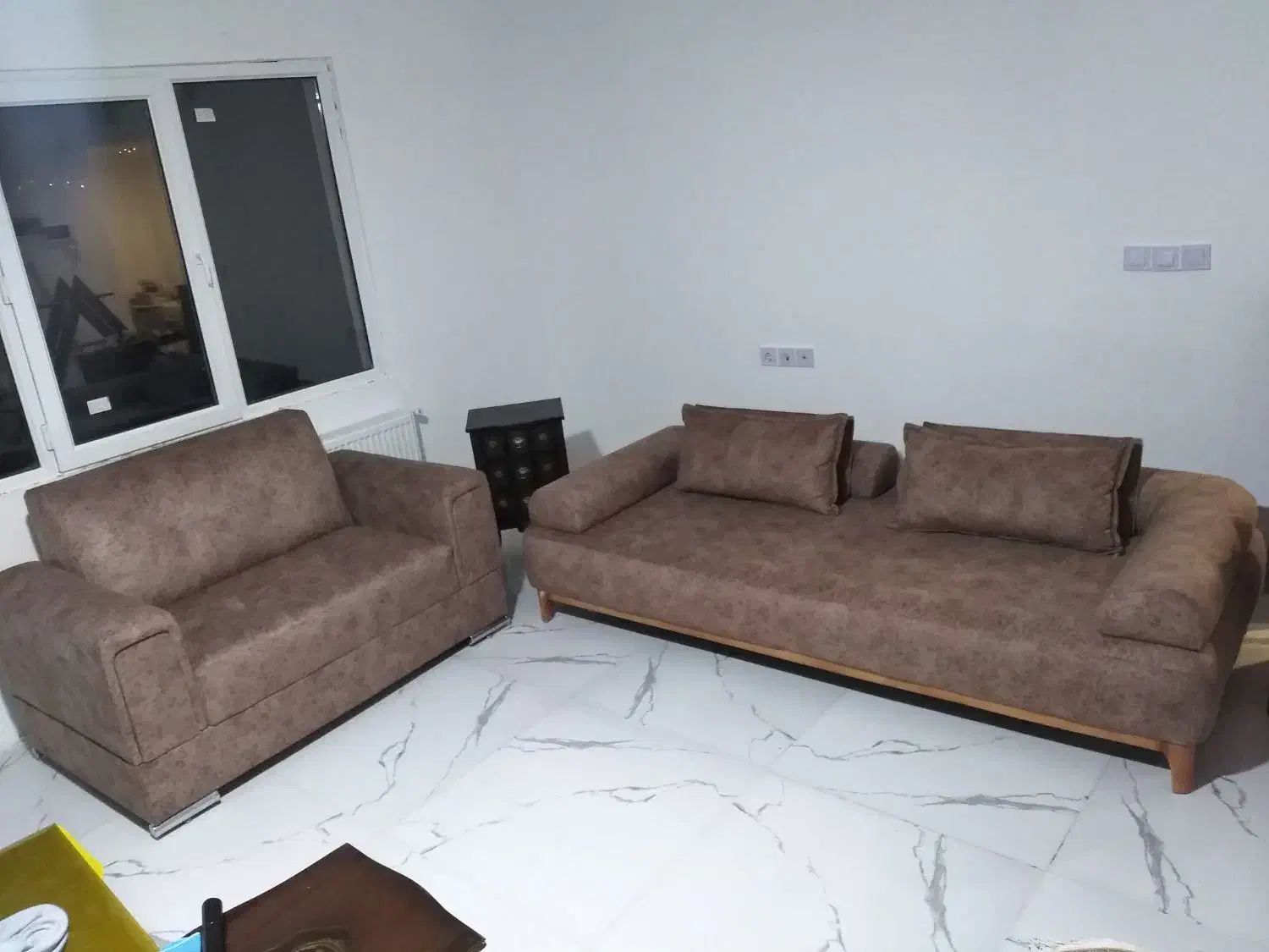 نیم ست ۵ نفره خیلی تمیز|مبلمان خانگی و میز عسلی|گلبهار, شهر جدید گلبهار|دیوار