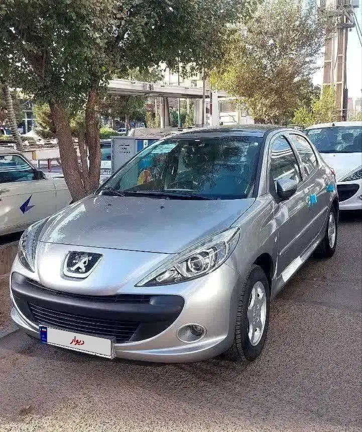 پژو 207 دستی پاناروما خشک|خودرو سواری و وانت|قم, گلزار|دیوار