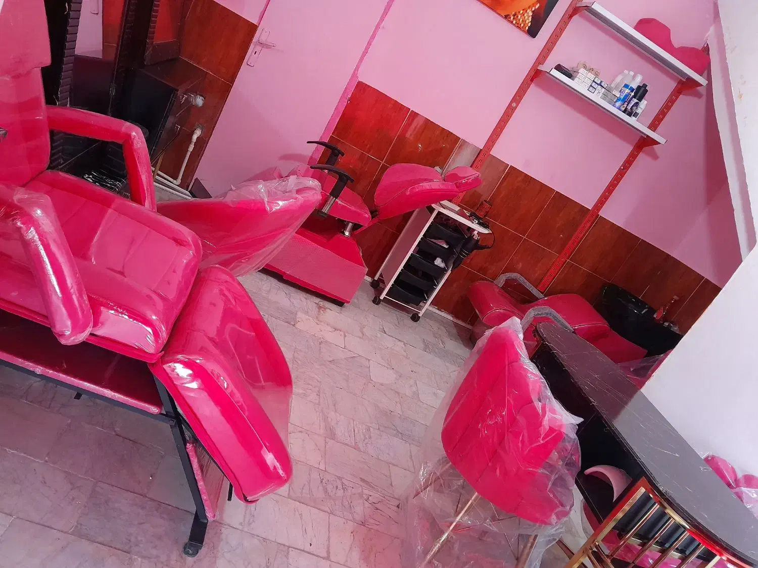 اجاره میز و صندلی تمامی لاین های زیبایی|خدمات آرایشگری و زیبایی|اردبیل, |دیوار