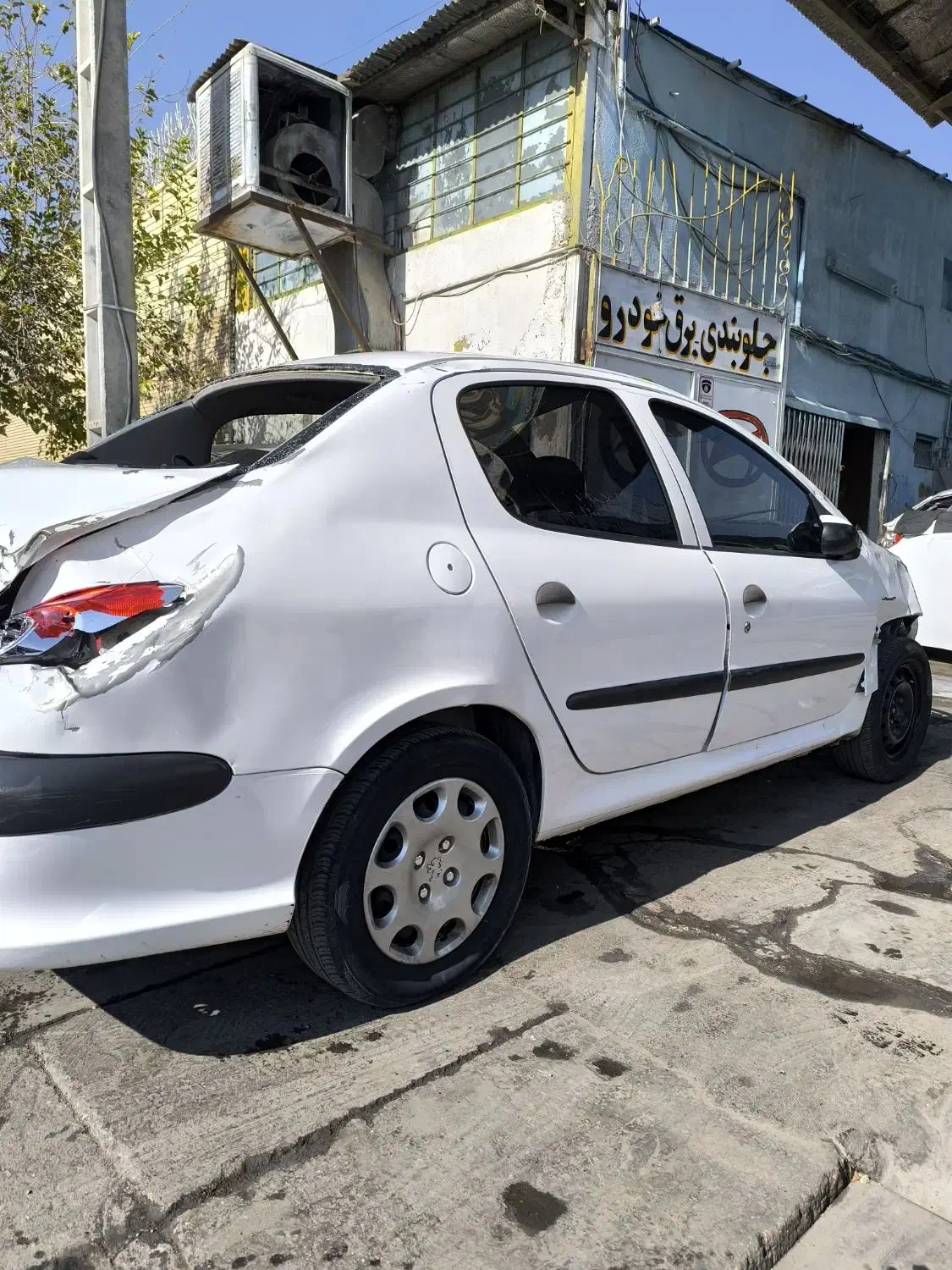 206 SD V8 مدل 97 تصادفی|خودرو سواری و وانت|شیراز, شهرک مهدیه|دیوار