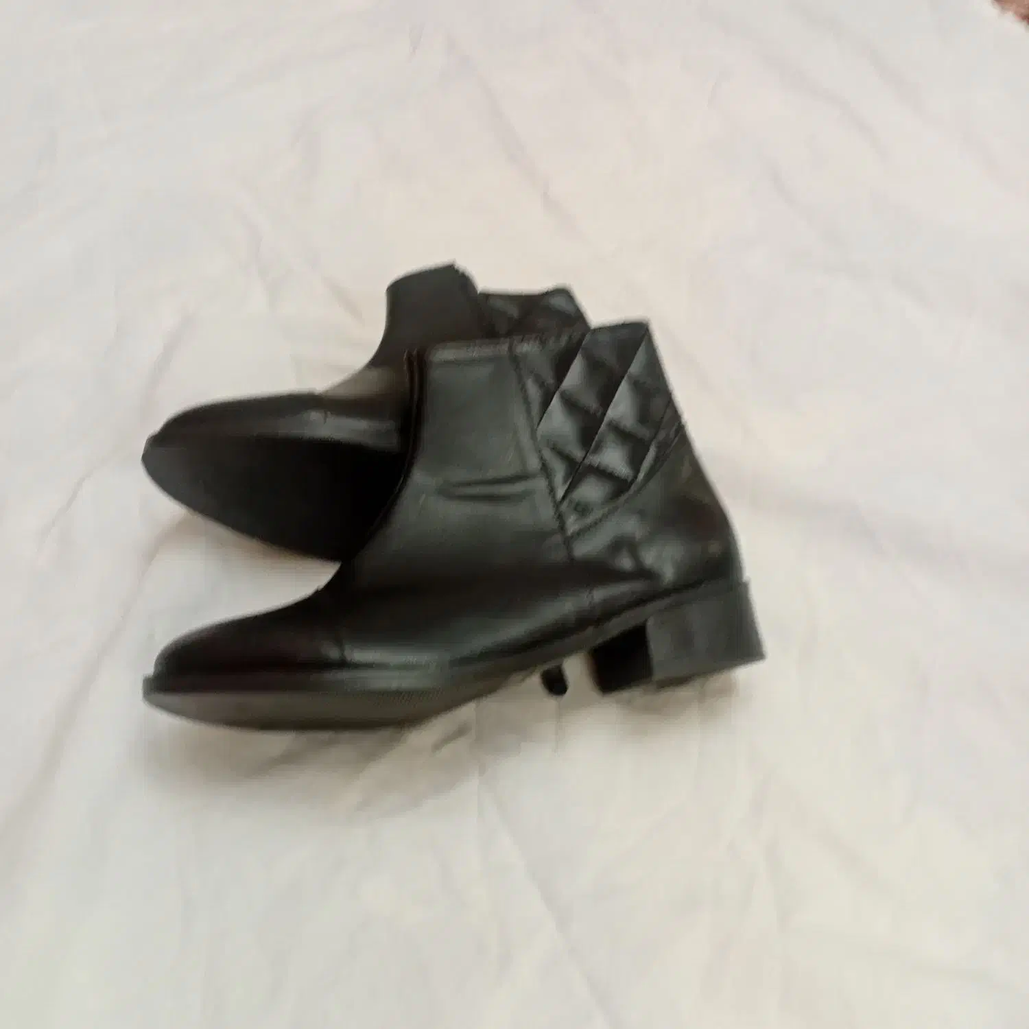 بوت پاییزه|کیف، کفش، کمربند|صدرا-فارس, فاز ۱|دیوار