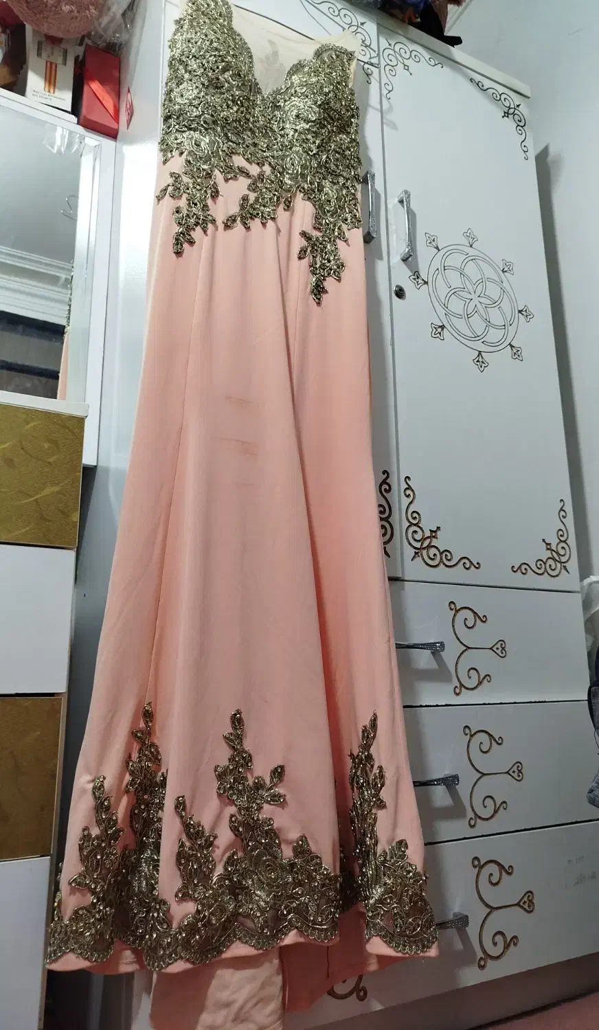 لباس مجلسی|لباس|پیشوا, |دیوار