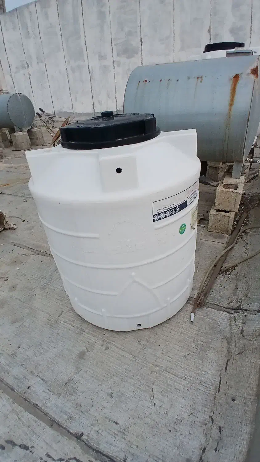 منبع ۵۰۰ لیتری|ظروف نگهدارنده، پلاستیکی، یکبارمصرف|بوشهر, |دیوار