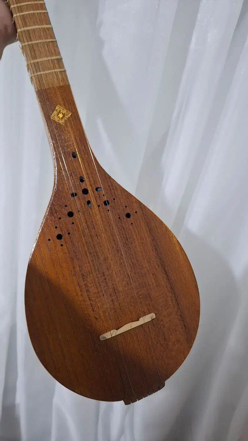 سه تار|سازهای سنتی|خرمآباد, |دیوار