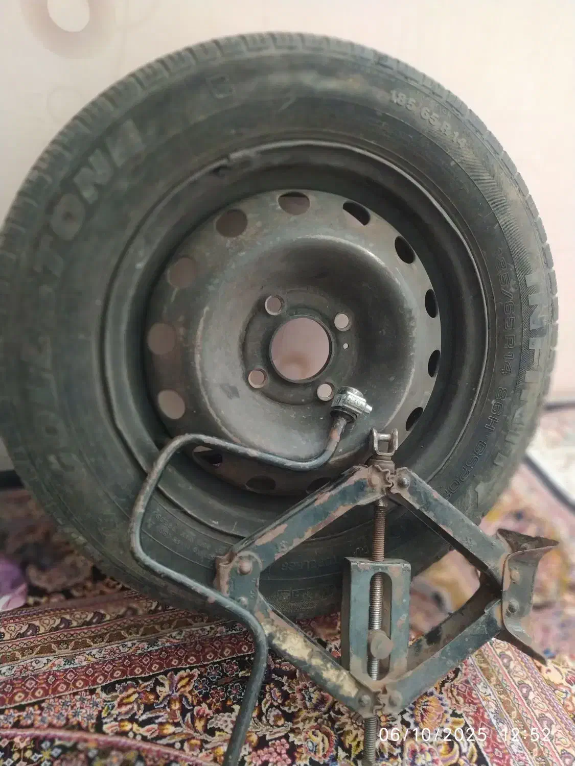 زاپاس با رینگ فرانسه آچار چرخ جک|قطعات یدکی و لوازم جانبی|پرند, فاز ۶|دیوار