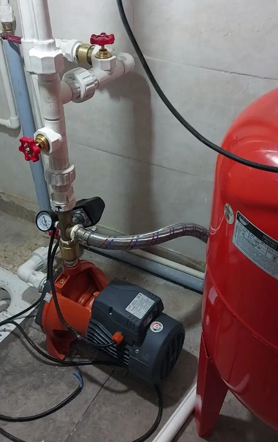 نصب و تعمیر پمپ آب مخزن آب لوله کشی و نصب تجهیزات|خدمات پیشه و مهارت|تهران, تهرانپارس غربی|دیوار