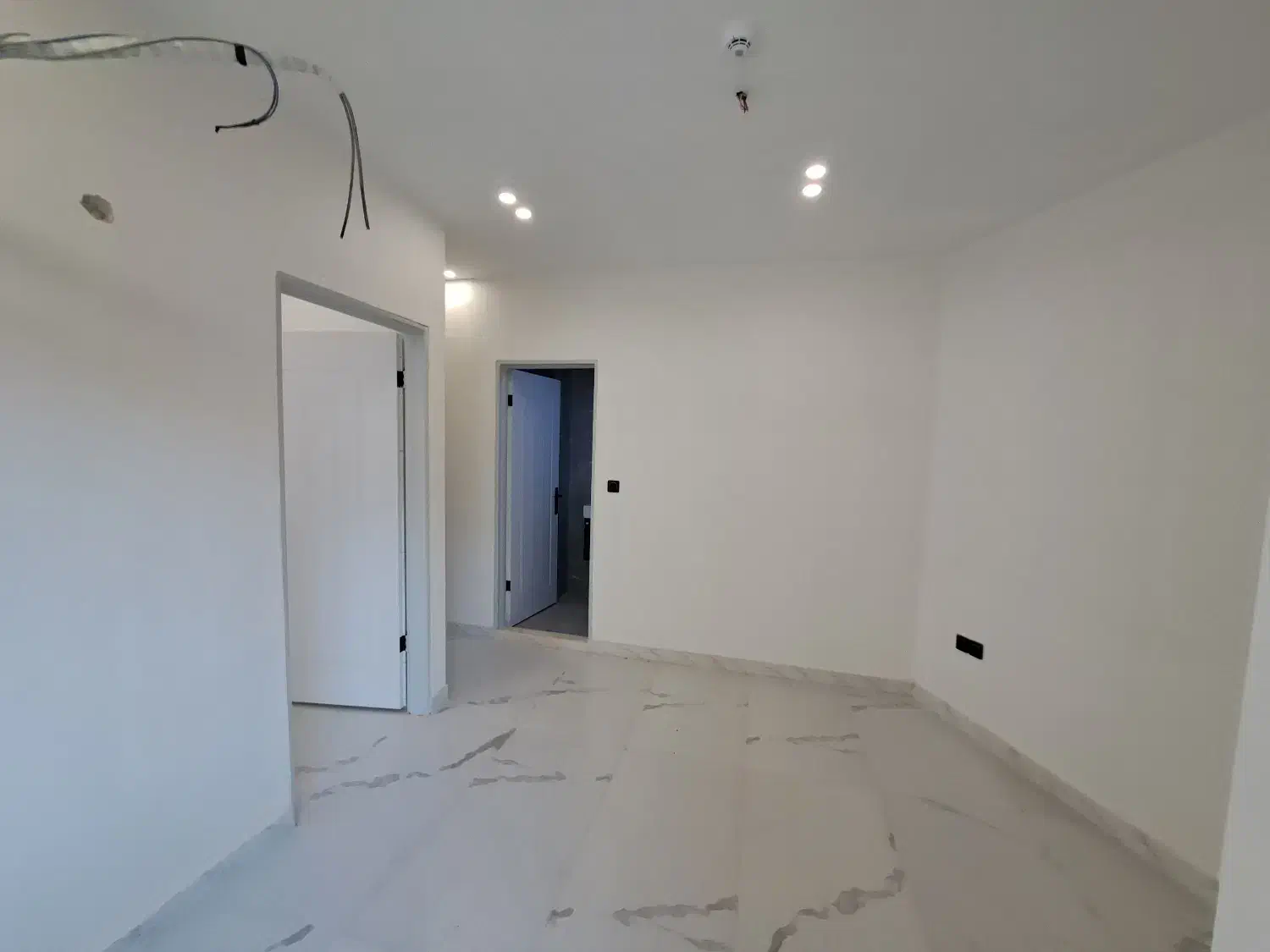 ۱۳۰متر/ چهارراهگلسار/ ۳خواب|اجارهٔ دفتر کار، اتاق اداری، مطب|رشت, گلسار|دیوار