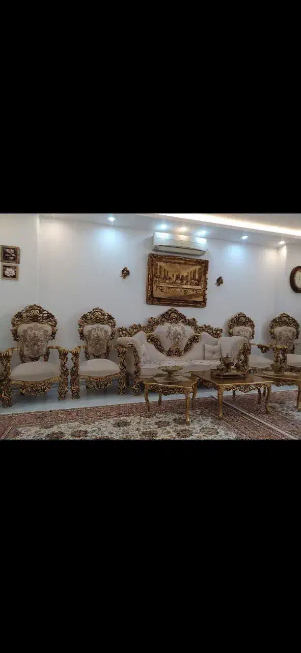 فروش مبل سلطنتی ۷نفره همراه میزنهار خوری|مبلمان خانگی و میز عسلی|تربت‌حیدریه, ۴۵ متری|دیوار