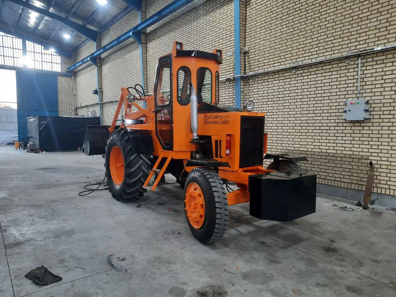 تراکتور رومانی بیل عقب لودریموتور وگیربکس|خودرو سنگین|کرمان, |دیوار