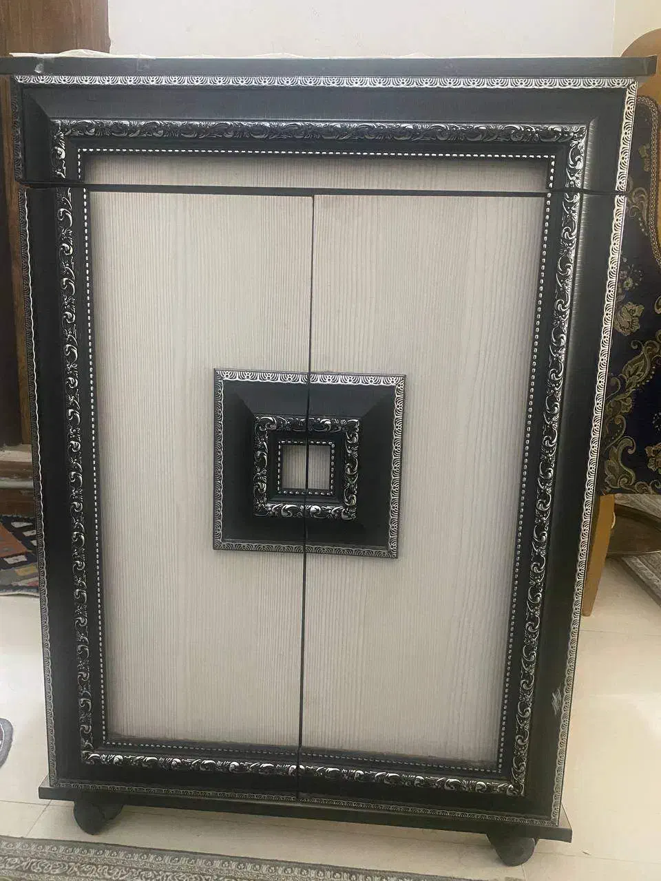 مبلمان سلطنتی ۷ نفره و تلوزیون و میزتی وی و جاکفشی|مبلمان خانگی و میز عسلی|نسیمشهر, |دیوار