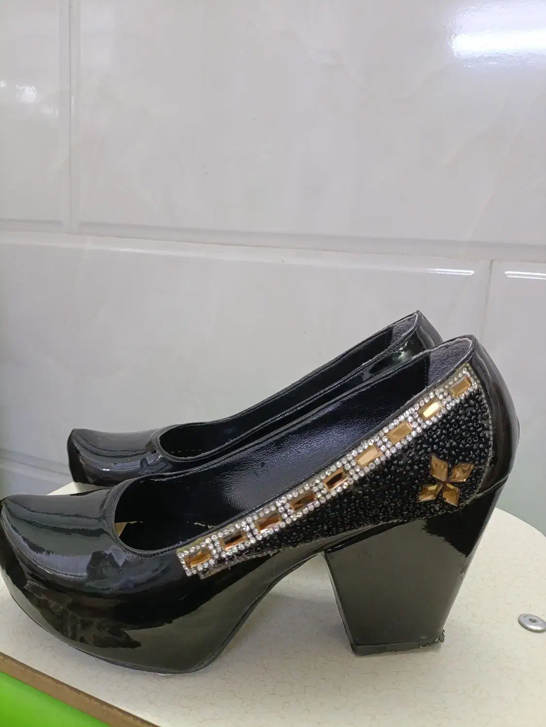 کفش سایز۳۷و۳۸کتونی نیم بوت۳۷اسکیچرز۳۳و۳۵و۳۱دمپایی|کیف، کفش، کمربند|قم, حاج خلیل|دیوار