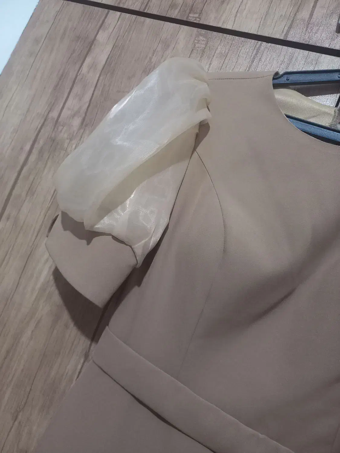 لباس مجلسی|لباس|رشت, سیا اسطلخ|دیوار