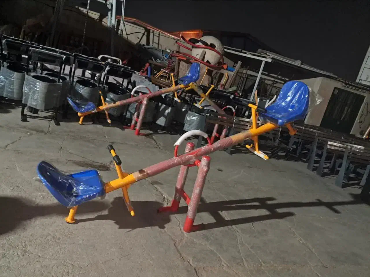 الاکلنگ کودک فلزی با نشیمن رنگی پلی‌اتیلن|اسباب‌‌بازی|امامزاده عبدالله, |دیوار