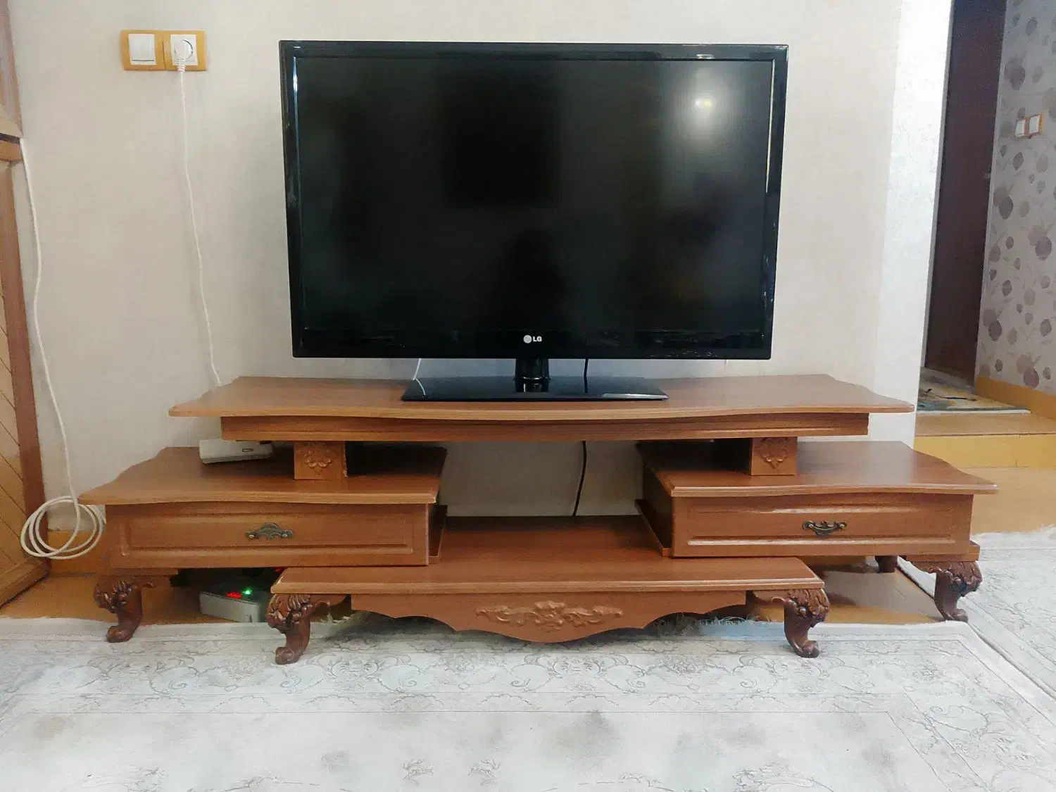 ۲ عدد میز تلوزیون سالم|میز تلویزیون|تهران, باغ خزانه|دیوار