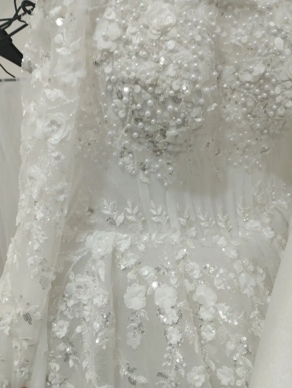 ارائه کرایه انواع لباس عروس. فرمالیته. حنا بندان|لباس|نیریز, |دیوار