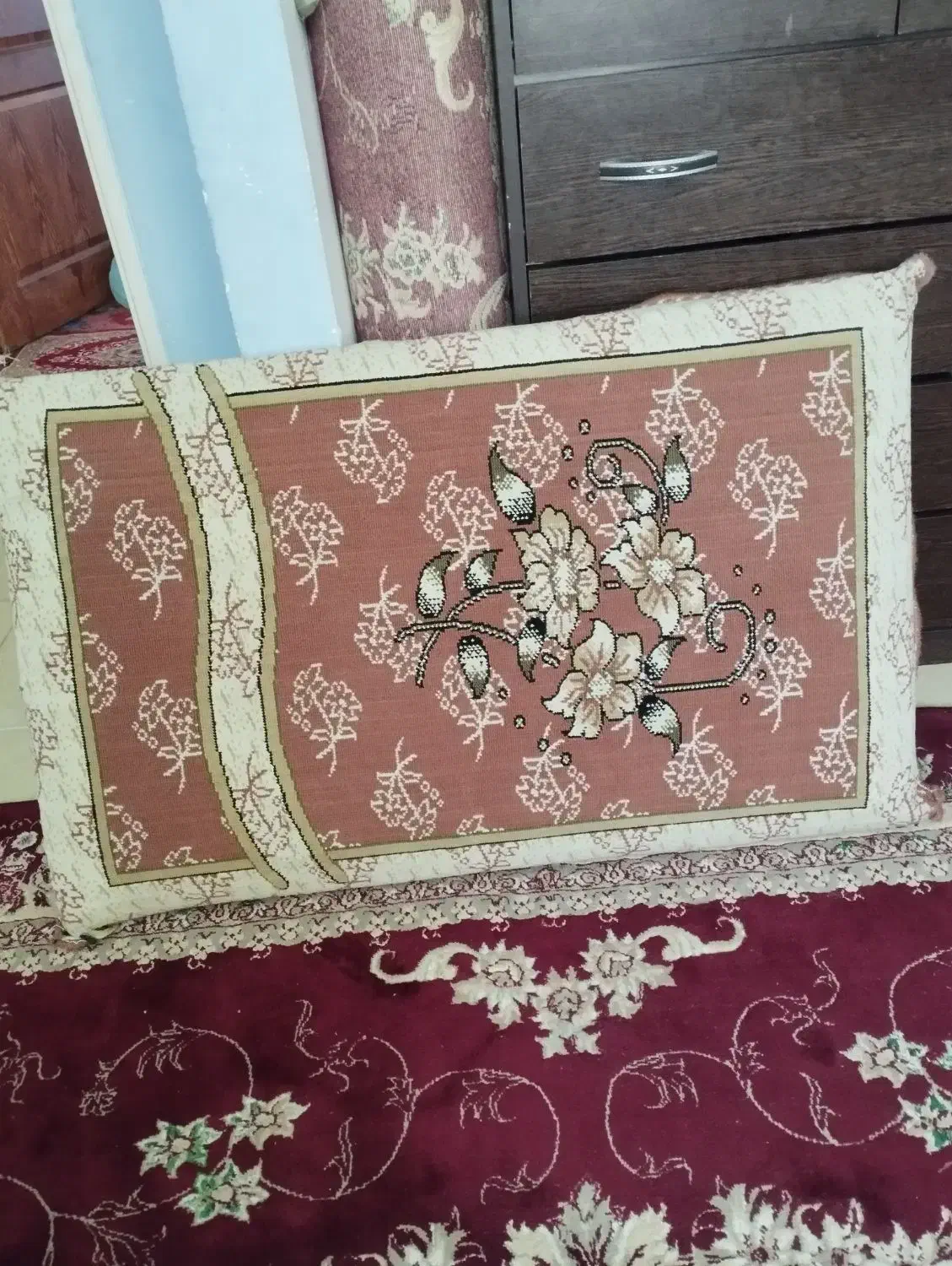 یک جفت پشتی در مهرگان|پشتی|محمدیه-قزوین, |دیوار