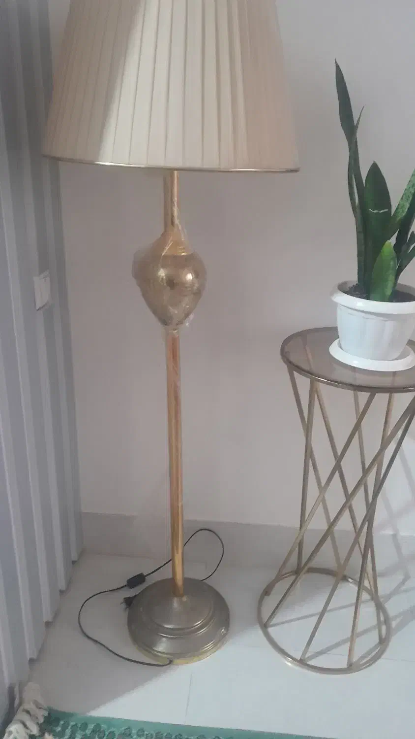 آباژور بزرگ|چراغ خواب و آباژور|نیشابور, گنبد سبز|دیوار